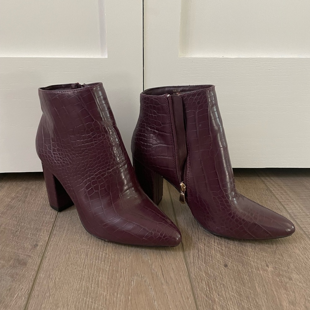 Lulus Burgundy Booties. Size 7.5, Never worn.